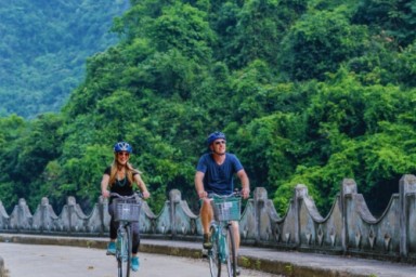 Hanoi - Halong Bay - Lan Ha bay - Viet Hai village (L, D)